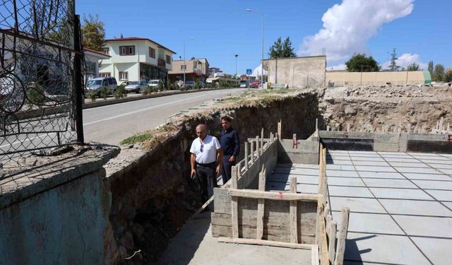 Tarihi tünel ve kemer çevresinde inşaat