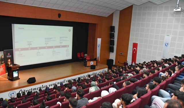 Üniversitede ’Uçuş ve Ötesi’ başlıklı söyleşi programı düzenlendi