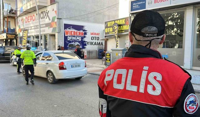 Uşak polisi asayiş uygulamalarını aralıksız sürdürüyor