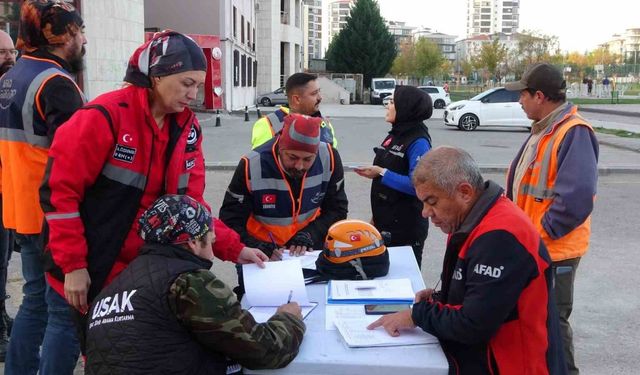 Uşak’ta gerçeğini aratmayan deprem tatbikatı