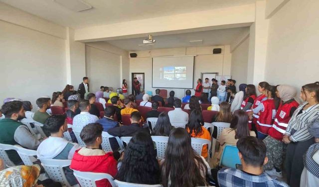 Varto’daki üniversite öğrencileri için ‘Çarşamba Semineri’ başladı