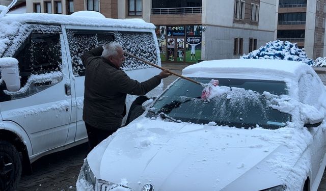 Yüksekova beyaza büründü