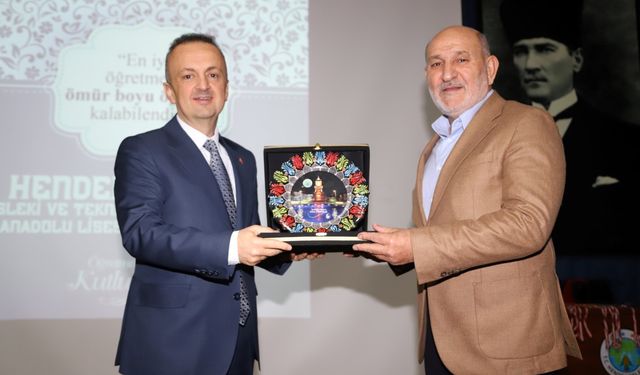 Öğretmenler Günü Hendek'te törenle kutlandı