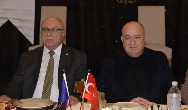 AK Parti Çanakkale Milletvekili Ayhan Gider, Çanakkale Ticaret Borsası kurucuları ile bir araya geldi