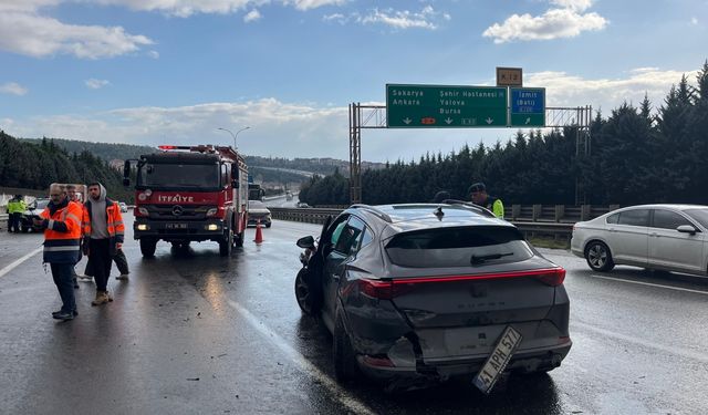 Anadolu Otoyolu'nun Kocaeli kesimindeki trafik kazası ulaşımı aksattı