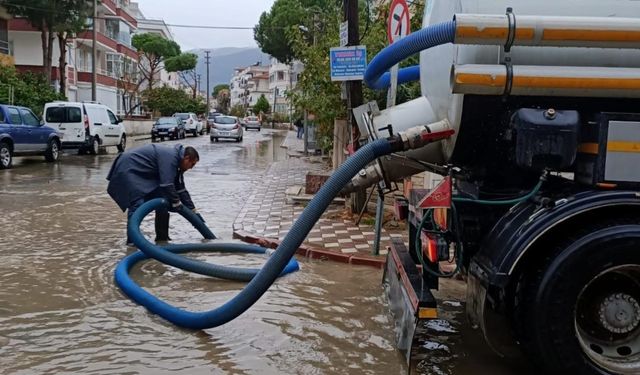 Balıkesir'de sağanak nedeniyle 502 ihbara müdahale edildi