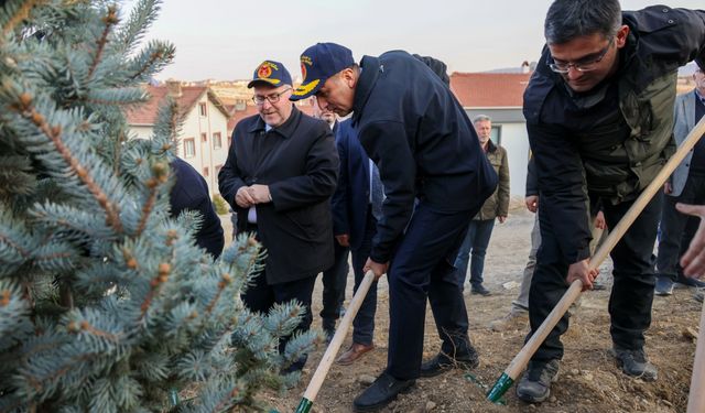 Bilecik Valisi Aygöl, Bozüyük'te fidan dikimi etkinliğine katıldı