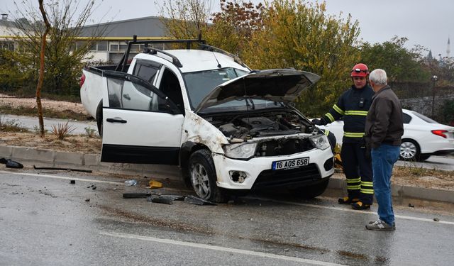 Bilecik’te devrilen pikaptaki 2 kişi yaralandı