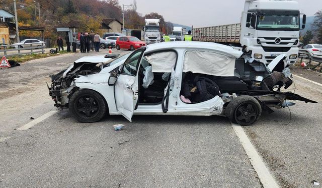 Bilecik'te öğretmen anne ve kızı trafik kazasında hayatını kaybetti