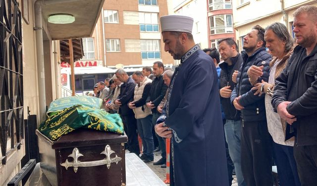 Bilecik'te trafik kazasında hayatını yitiren anne ve kız Eskişehir'de toprağa verildi