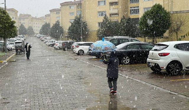 Bolu Dağı ile Kocaeli ve Sakarya'nın yüksek kesimlerinde kar etkili oldu