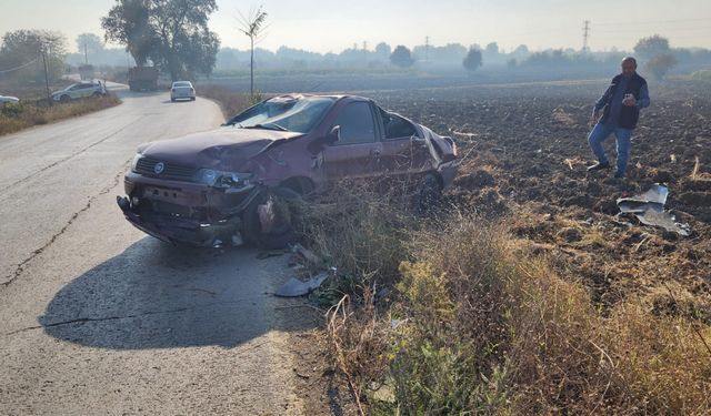 Bursa'da devrilen otomobilin sürücüsü yaralandı