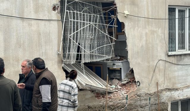 Bursa'da freni boşalan kamyonun 3 araca çarptığı kaza anı güvenlik kamerasında