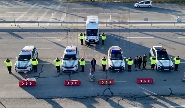 Edirne'de otoyol jandarması denetimlerini sürdürüyor