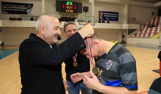 Gebze'de öğretmenler voleybol turnuvasında buluştu