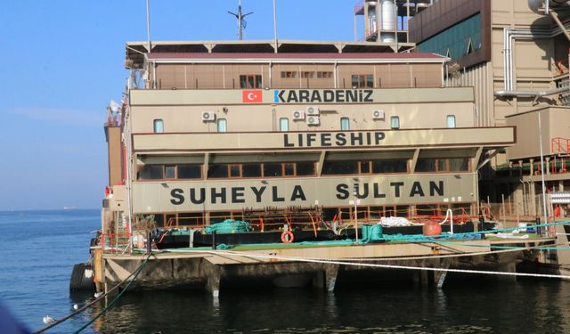 Hatay'da depremzedelere barınma hizmeti veren gemi Yalova'da bakıma alındı