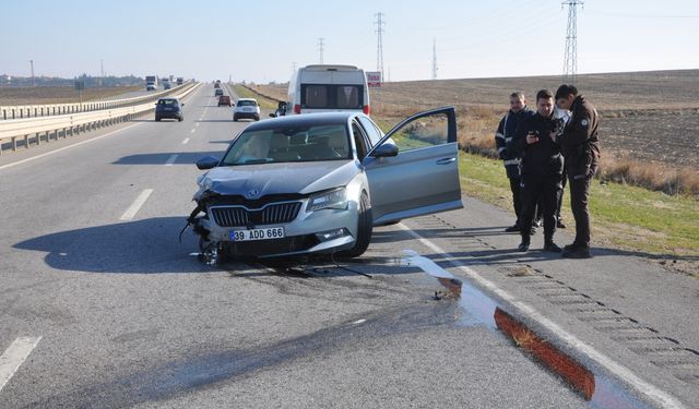 Kırklareli'nde bariyere çarpan otomobilin sürücüsü yaralandı