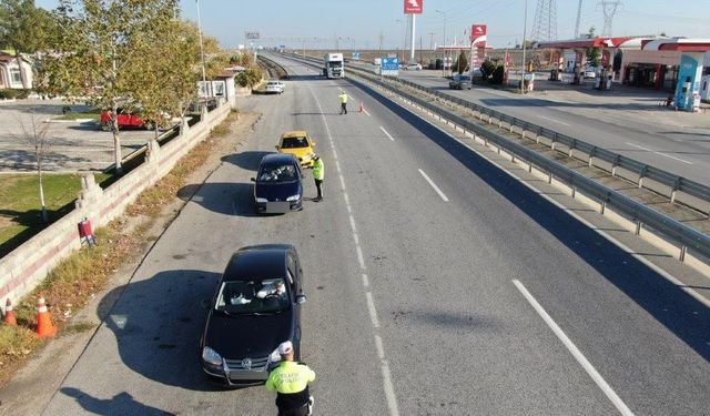 Kırklareli'nde hız ihlali için plakaları sökülen 22 araç trafikten menedildi