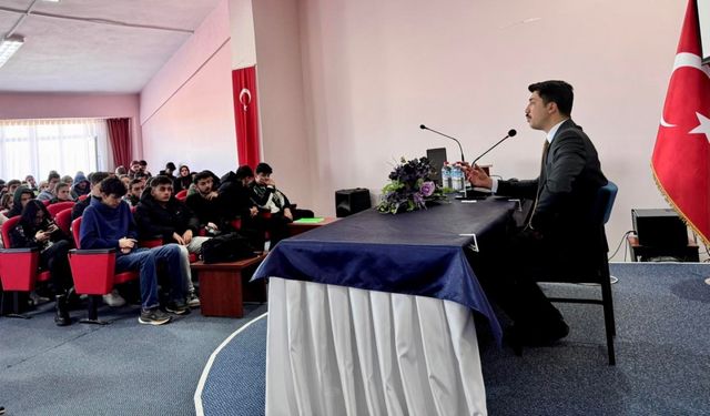 Pazaryeri Kaymakamı Kahraman'dan üniversiteli gençlere "kariyer planlama" semineri