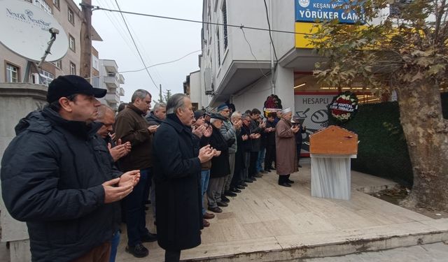 Tekirdağ'da evinde ölü bulunan hemşirenin cenazesi memleketi Edirne'de toprağa verildi