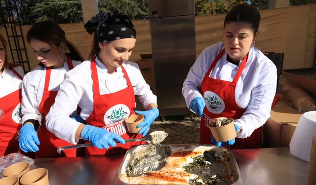 "Topraktan Sofraya Edirne Gastronomi Festivali" yemek tanıtımı ve ikramlarla devam ediyor