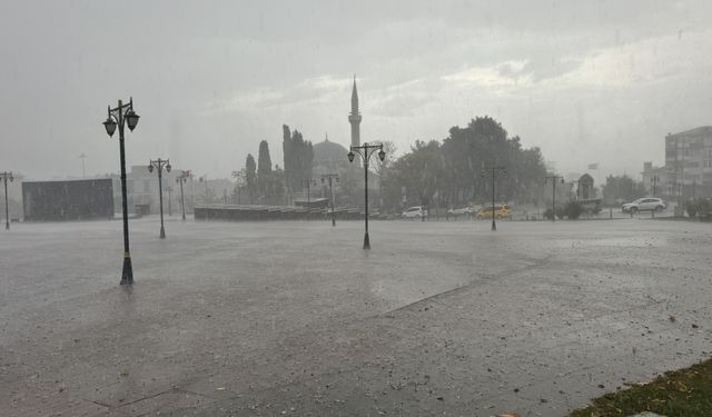 Trakya'da sağanak ve fırtına yer yer etkili oluyor