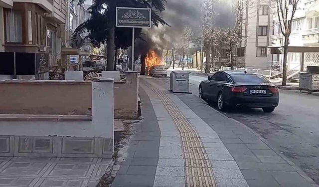 3 ay önce yapamadığını şimdi yaptı: Aracını ve evini ateşe vererek intihar etti