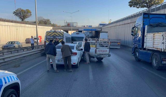 5 aracın karıştığı zincirleme trafik kazasında 1 kişi yaralandı