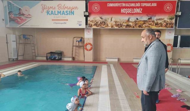 Afyonkarahisar’da ‘Yüzme Bilmeyen Kalmasın’ projesi devam ediyor