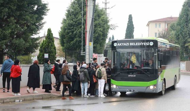 Akyazı’da üniversite öğrencilerine ücretsiz ulaşım başladı