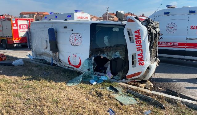 Ambulans kaza yaptı: 7 yaralı