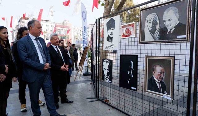 Atatürk’ü anlatan resimler duygusal anlar yaşattı