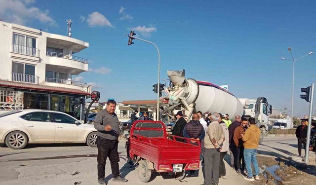 Beton mikseri ile çarpışan motosikletin sürücü öldü