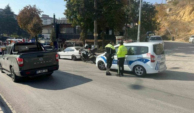 Bilecik’te seyir halinde kontrolden çıkan motosiklet devrilirken, sürücüsü yaralandı