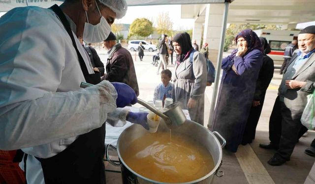 Büyükşehir’in sıcak çorba ikramı gönülleri ısıtıyor