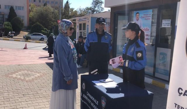 Çanakkale Emniyeti Kadına Yönelik Şiddet Gününde kadınlara KADES’i anlattı