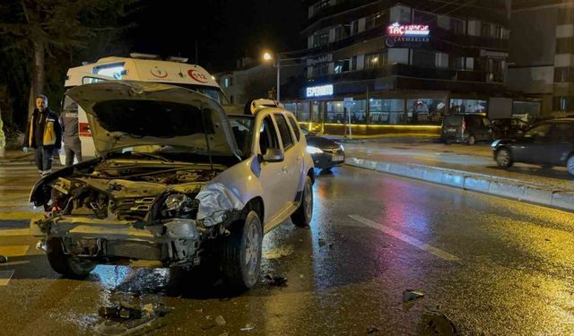 Cipin çarptığı minibüs karşı şeride savruldu: 1 yaralı