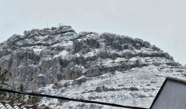 Diyarbakır’da mevsimin ilk karı yağdı