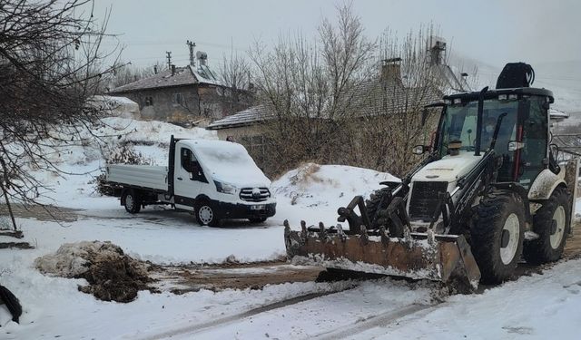 Doğanşehir’de karla mücadele çalışmaları devam ediyor