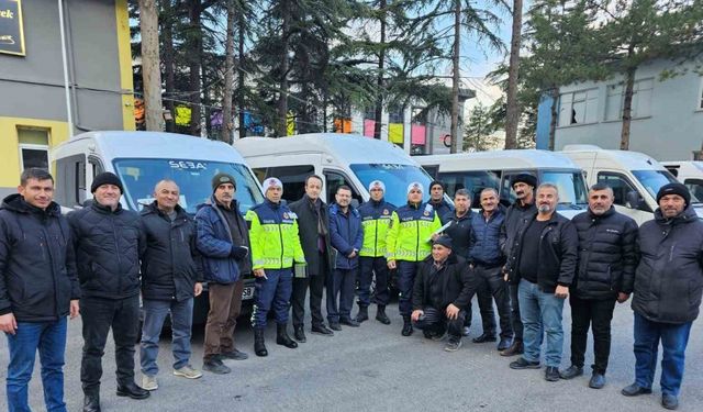 Eğirdir jandarma trafik ekiplerinden okul servis araçlarına denetim