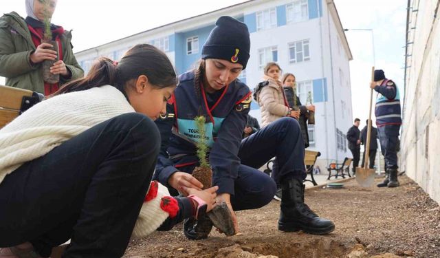 Elazığ’da jandarmadan Çocuk Hakları Gününde örnek davranış