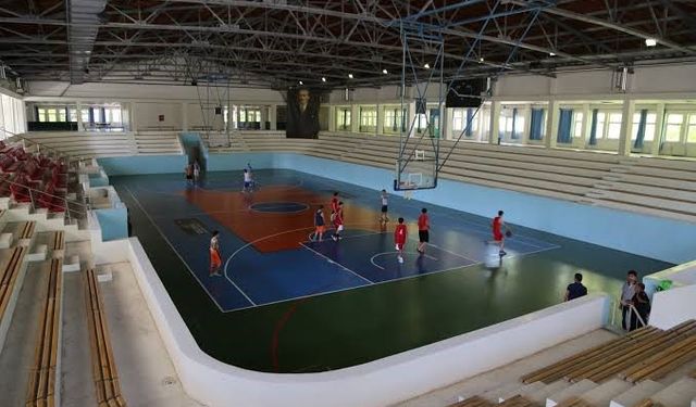 Emektar spor salonu kapılarını kapattı