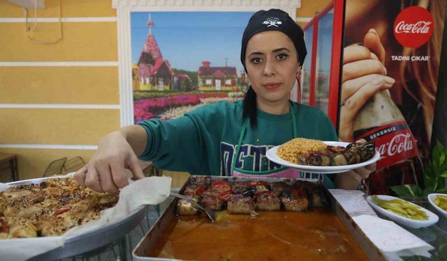 Eşini depremde kaybeden annenin yemek kazanı yetim evlatlarının geleceği için kaynıyor