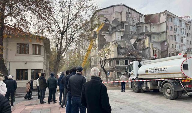 Eskişehir’de yıkım çalışması “kapalı gişe” devam ediyor