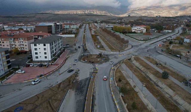 Geçit Yerleşkesi Dönel Kavşağı yapımı çalışmalarında sona gelindi