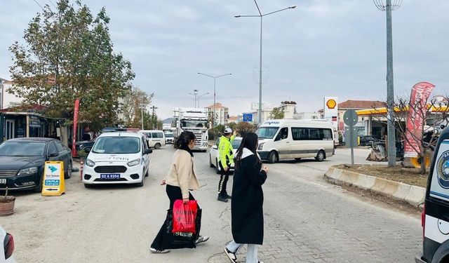 Gölbaşı’nda yayalara trafik eğitimi verildi