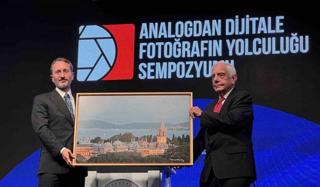 İletişim Başkanı Altun, "İzzet Keribar Fotoğraf Sergisi" ve "Analogdan Dijitale Fotoğrafın Yolculuğu Sempozyumu"na katıldı