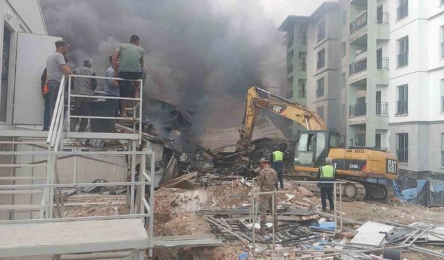 İşçilerin kaldığı konteyner yatakhane alevlere teslim oldu