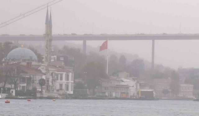 İstanbul Boğazı sise gömüldü