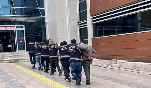 İzmir’de yağmacı çeteye polis operasyonu: 8 gözaltı